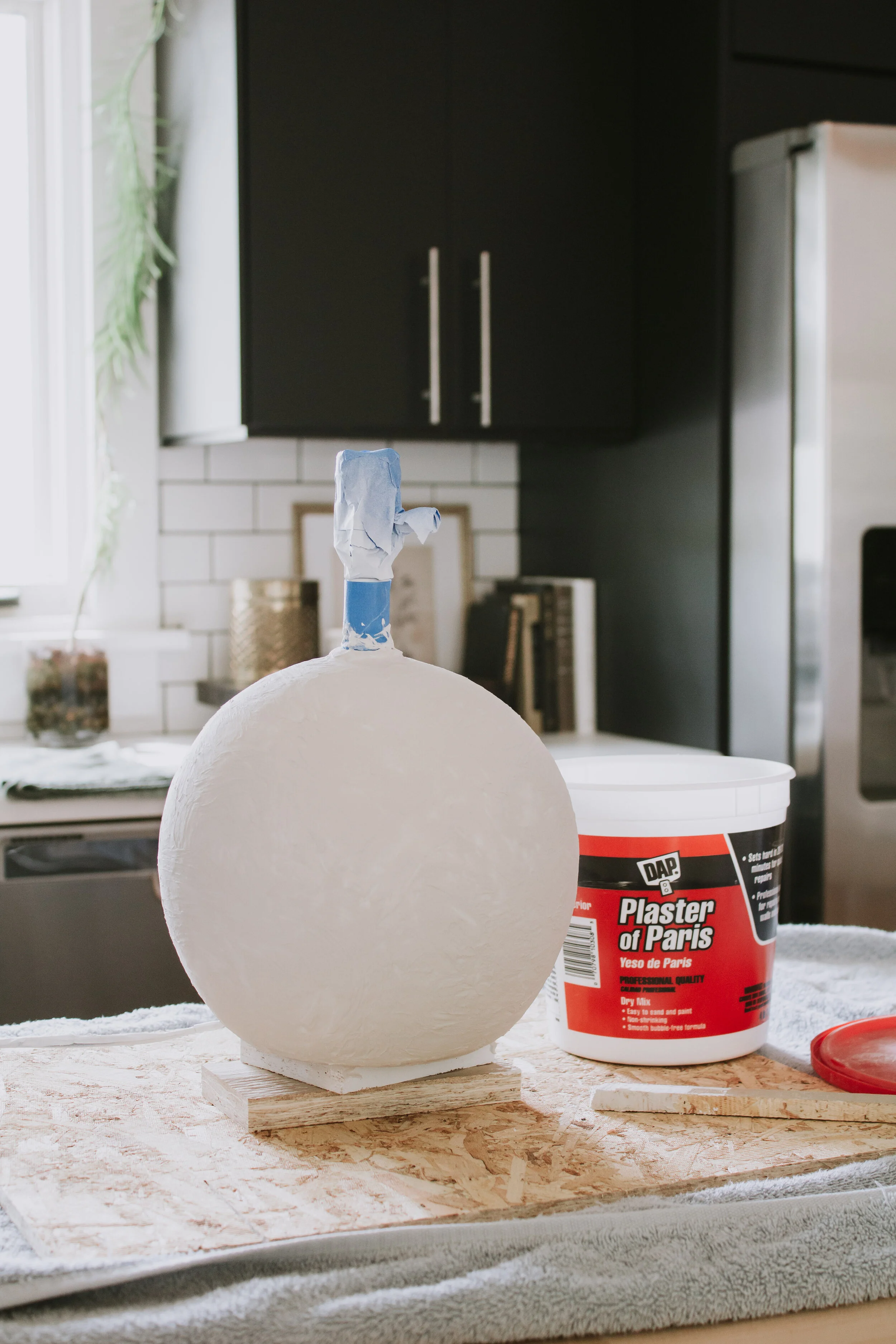HOW TO DIY AGED POTTERY LAMP MAKEOVER Nadine Stay